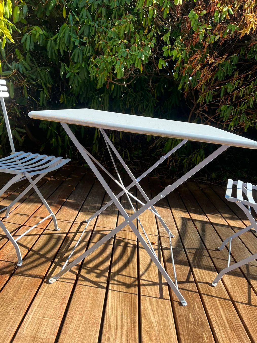 Set de table et chaises: Bistrot Tisch - Beautiful Ethimo foldable table + 2 chairs – D'occasion à Rüschlikon par ant_5v7g 4