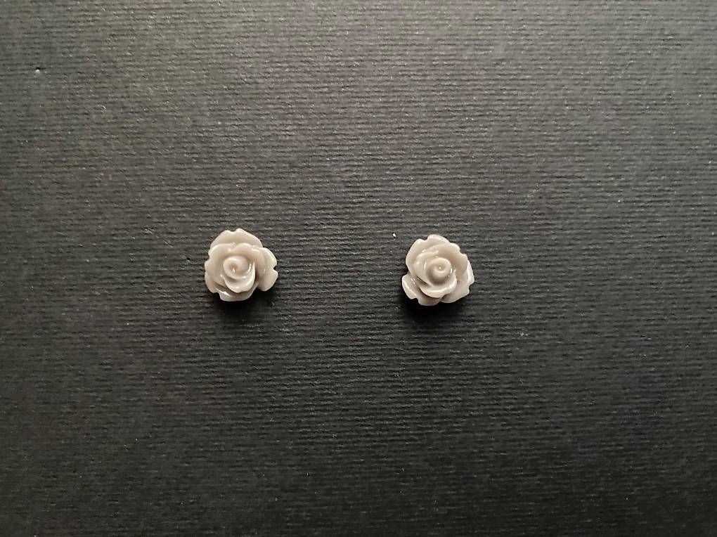 Orecchini pendenti & Orecchini a lobo: Ohrstecker Rose grau – Usato da Rumisberg venduto da Simba97