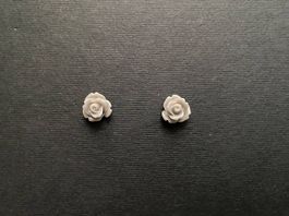 Ohrstecker Rose grau