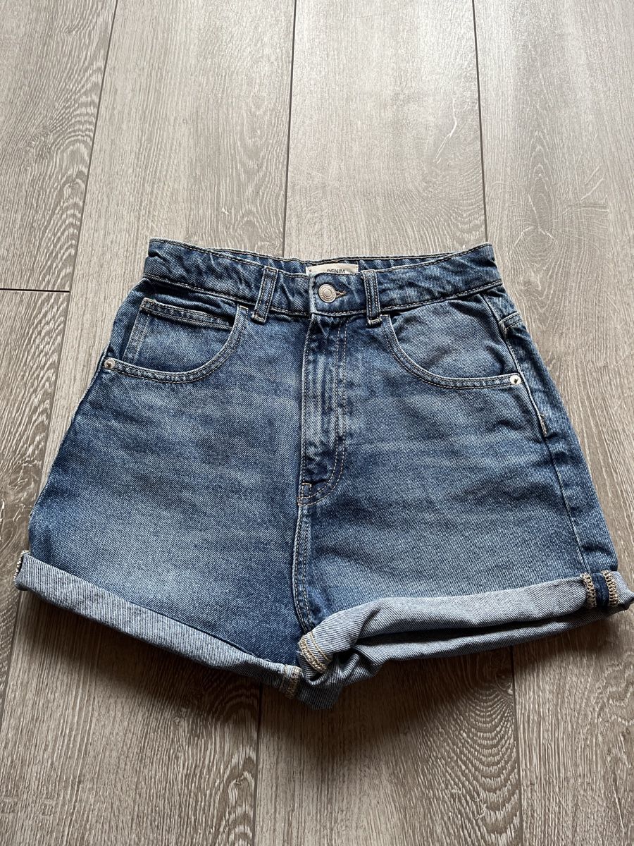 Tally Weijl Pantaloni: Short bleu – Usato da Le Locle venduto da Ophelhugy