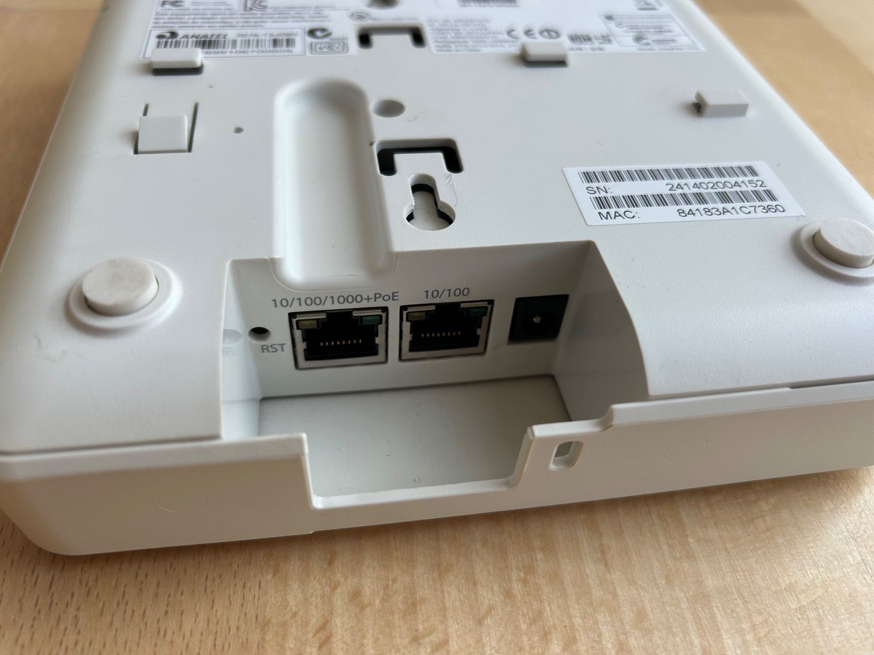 Modem & Router: Ruckus ZoneFlex 7372 Wireless Access Point (WLAN) – Usato da Bremgarten AG venduto da Auctionforyou 3
