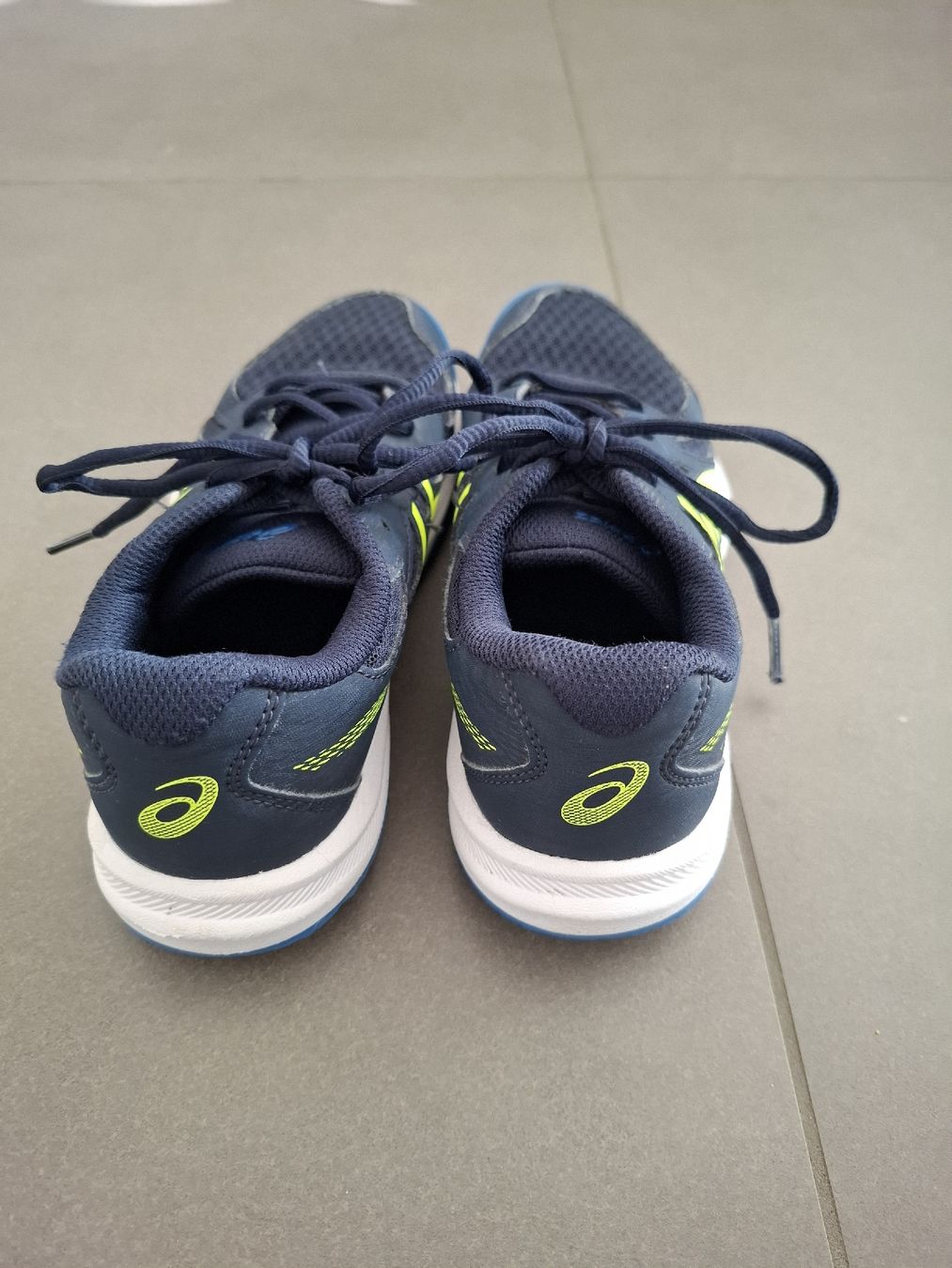 Asics Schuhe für Jungen: Asics Hallenturnschuhe Kinder – Gebraucht aus Hunzenschwil von sputnik26 3