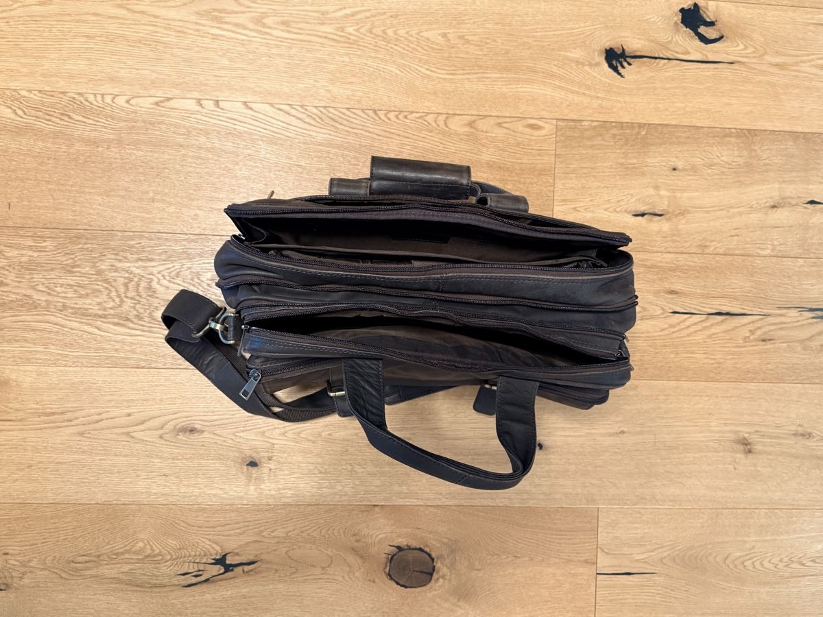 Borse: Lederumhänge-Tasche – Usato da Bäch SZ venduto da nonobscura 1