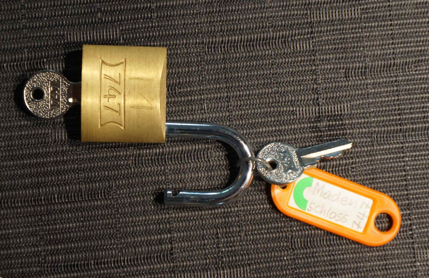 Cadenas: Vorhängeschloss 747 – D'occasion à Zürich par Beach59 2