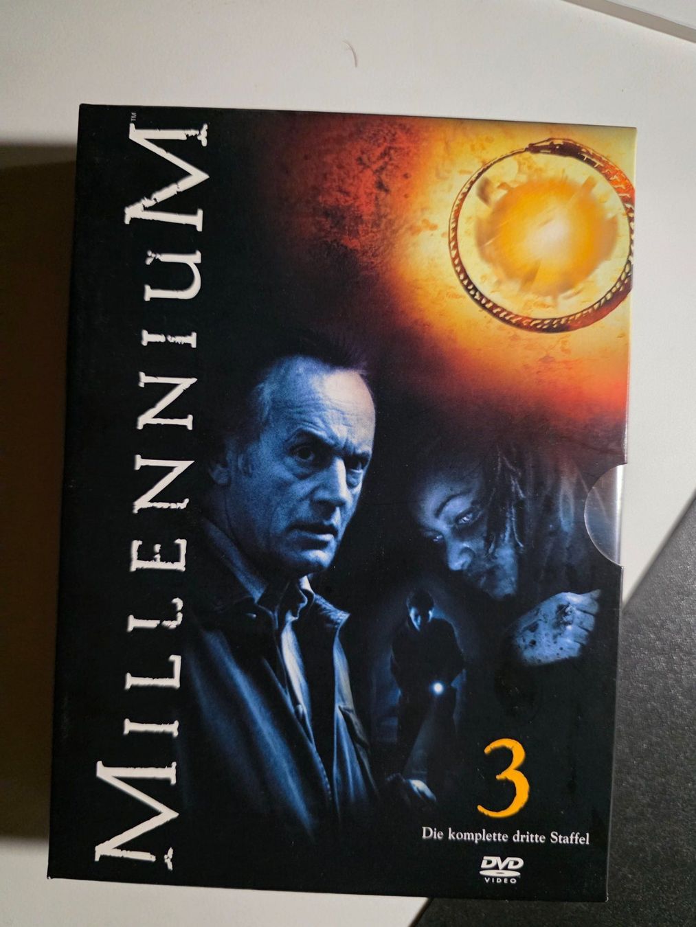 Alle DVDs: 6  fach DVD Millenium 3 - komplette 3. Staffel – Gebraucht aus Walterswil BE von Lonitti