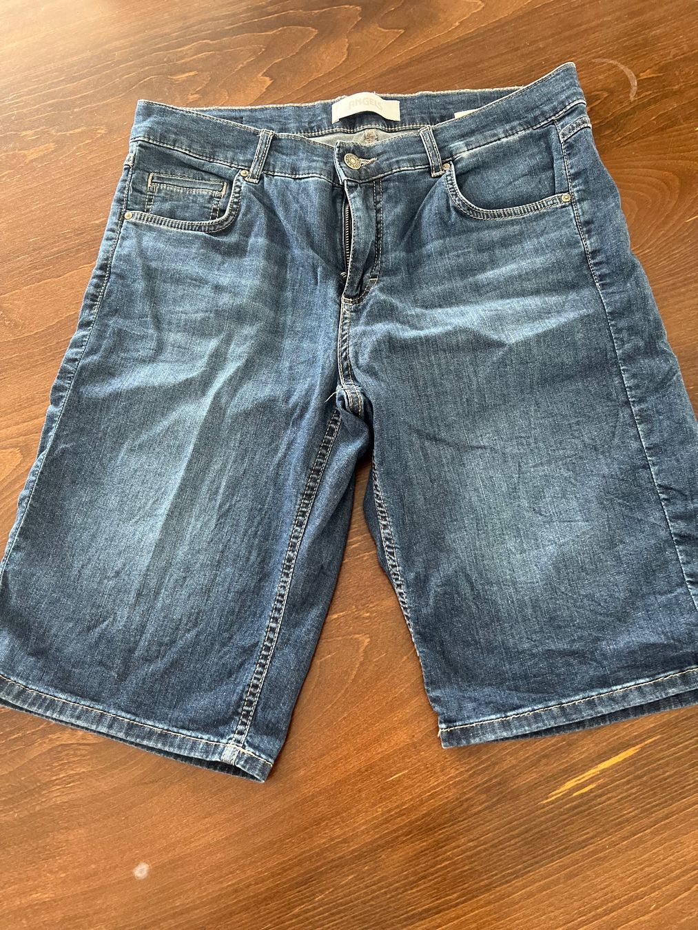 Angels Jeans: Damen Jeans Shorts Angels Gr. 42 – Usato da Ebmatingen venduto da Mistelu