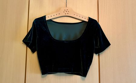 dunkelgrünes Samt Tshirt (cropped)