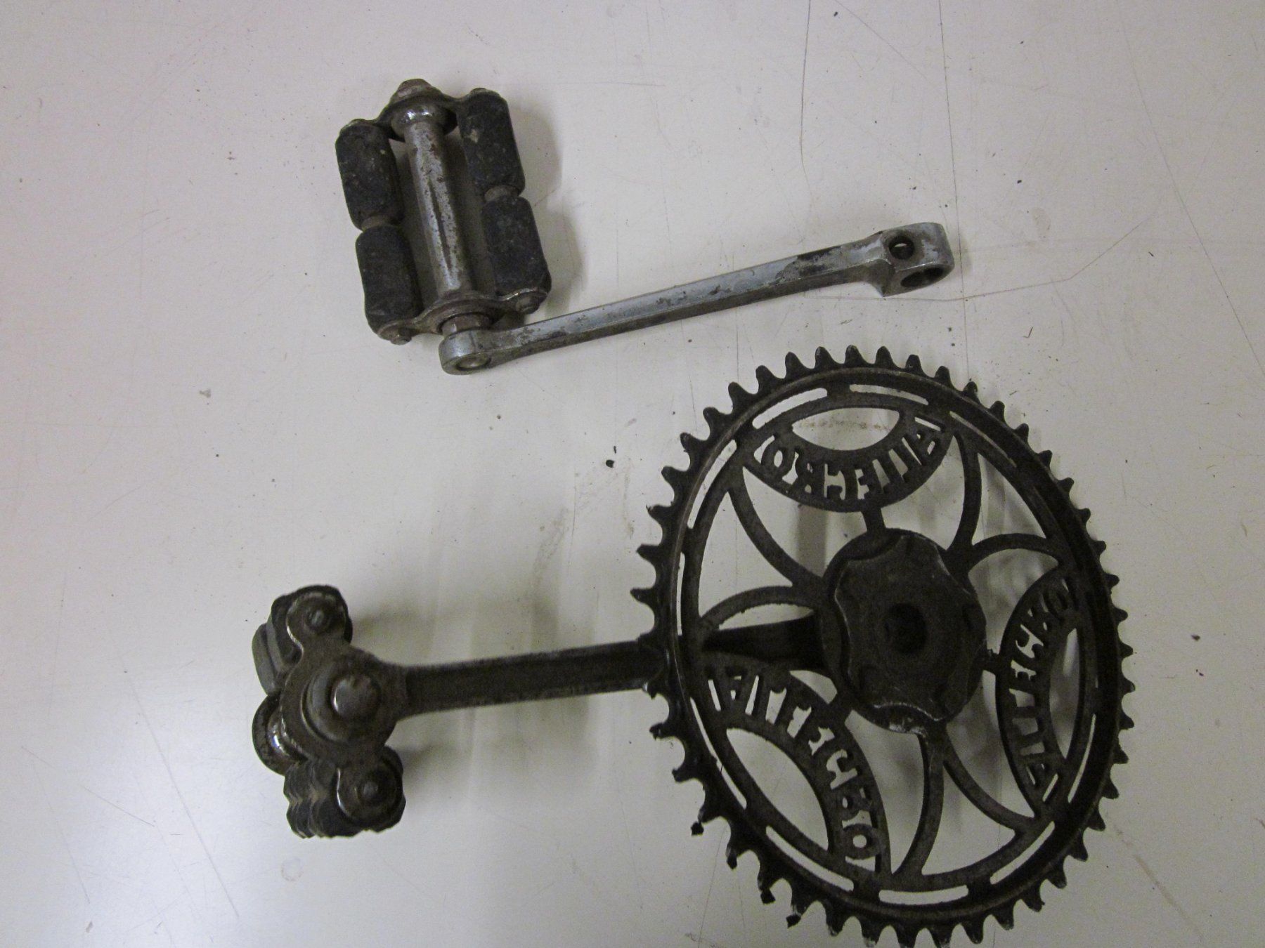 ANCIEN PÉDALIER ACIER chromé couronne 46 dents avec pédales vélo vintage RALEIGH EUR 50,00 - FR