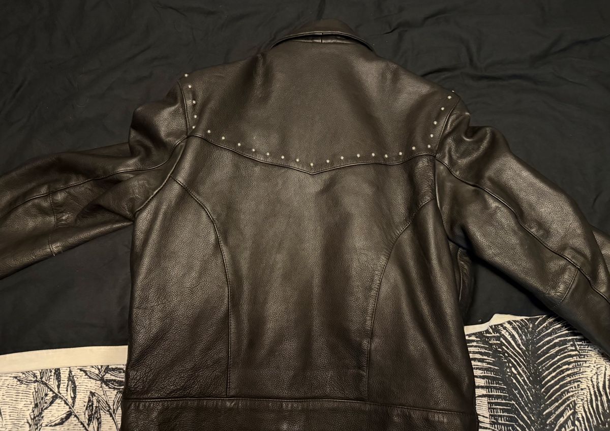 Vestes: Motorrad Lederjacke mit Nieten Grösse L – D'occasion à Aathal-Seegräben par Tzhbrmo1 6