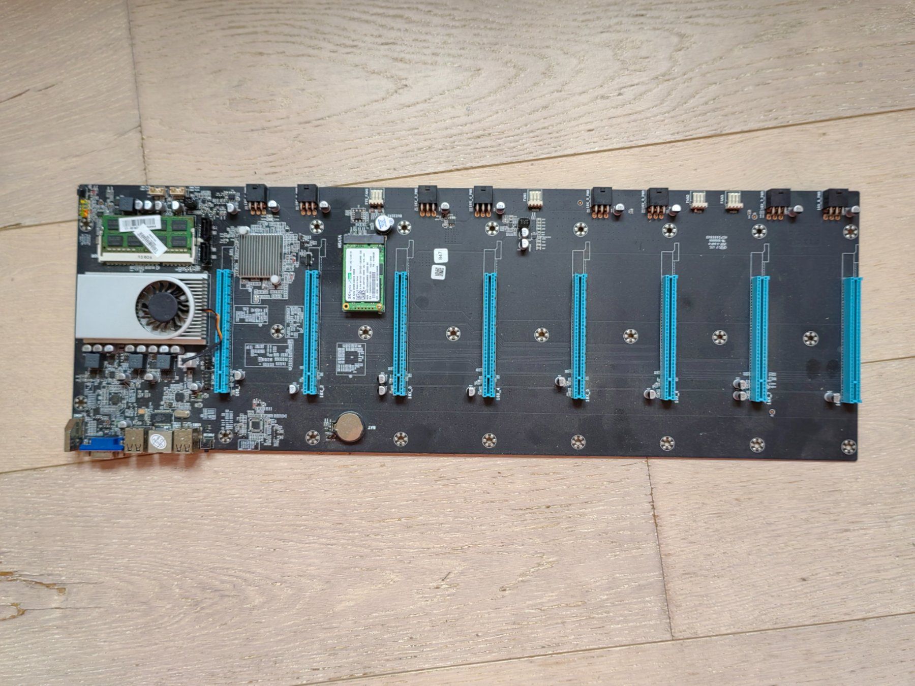 Schede madri: Mining Board mit Processor, RAM, und 8 PCI-E Steckplaetzen – Usato da Zürich venduto da yaoclemens