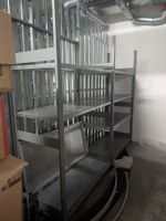 Robustes Fachbodenregal aus feuerverzinktem Stahl