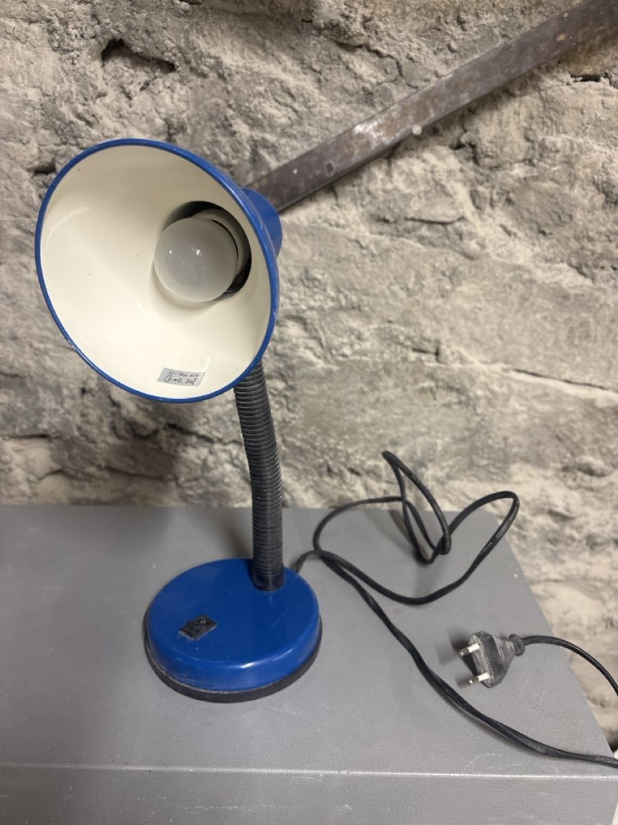 Lampes: Lampada da tavolo blu usata – D'occasion à Giubiasco par cri_mzc6
