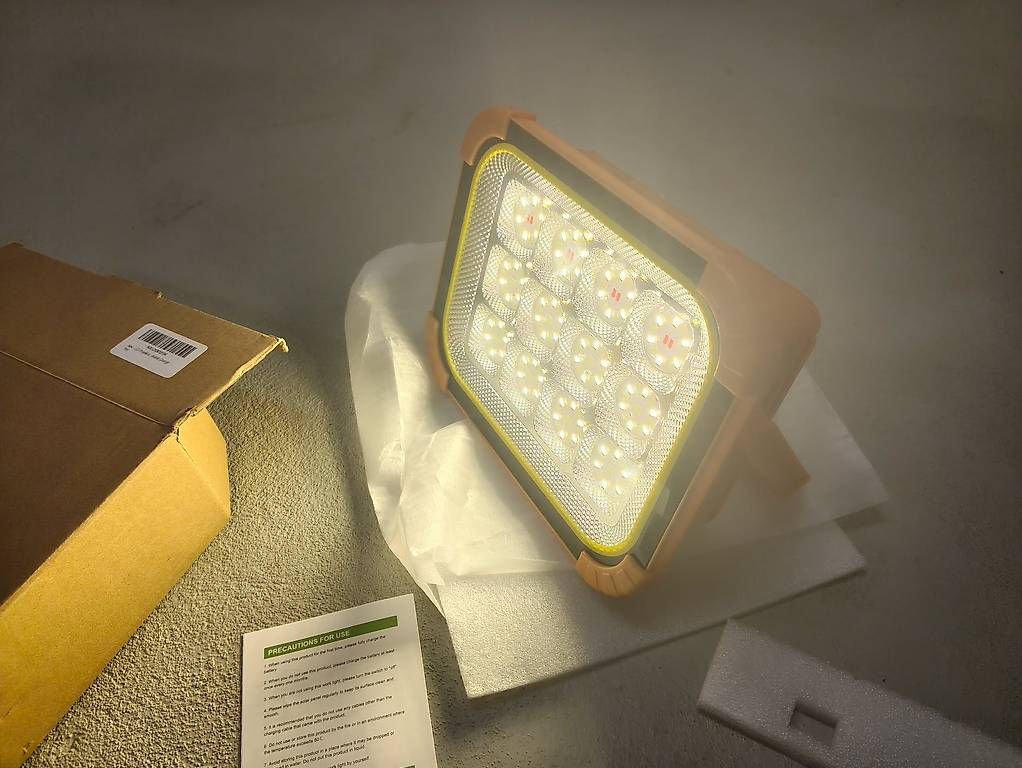 Lampade: LED Baustrahler mit Solarpanel – Nuovo e nell'imballaggio originale da St.Gallen venduto da becks0815 3