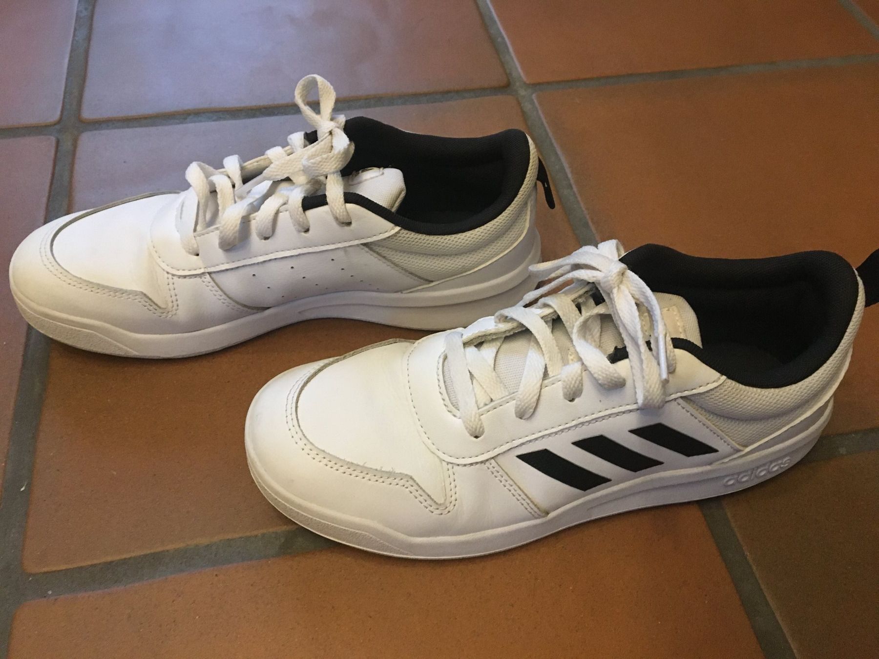 Adidas Scarpe da uomo: Turnschuhe Adidas Grösse 38 2/3 – Usato da Rechthalten venduto da Cheech2 2