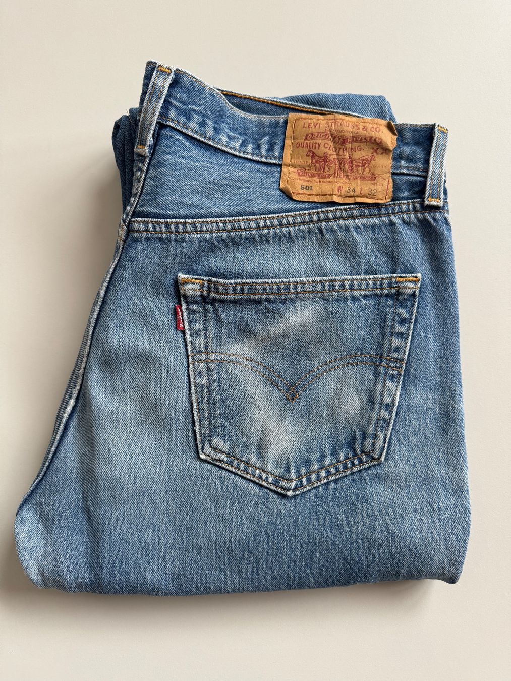 Levi's Jeans: Levis 501 denim W34 L32 with history – Usato da Neuchâtel venduto da _Easy_to_Find_