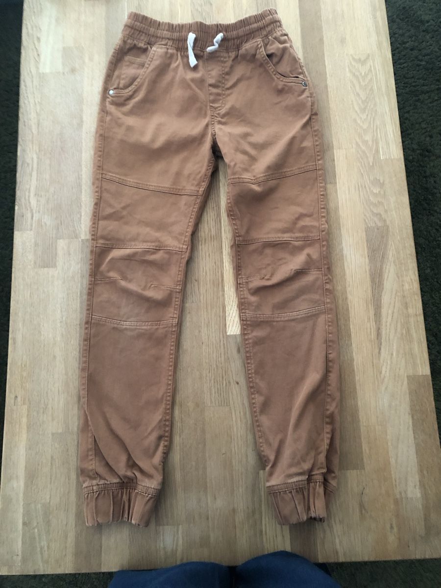 Pantaloni: Hose braun Yigga Gr. 152 – Usato da Dübendorf venduto da Saturnin35