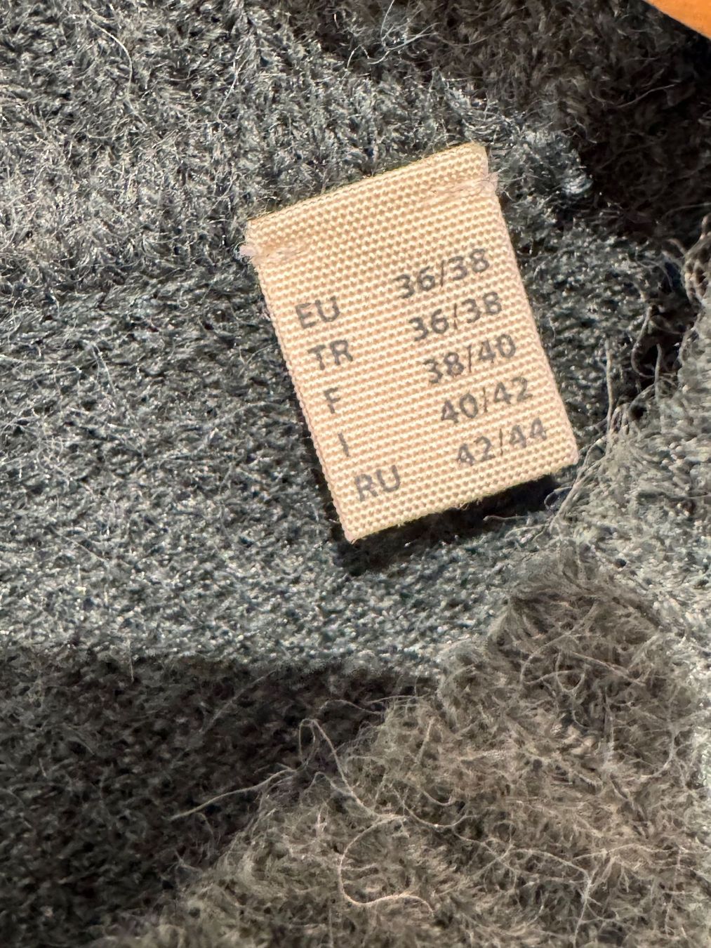 Maglioni & Felpe: Essentials Pullover, dunkelgrün, Grösse 36/38, Neuwertig! – Nuovo (secondo la descrizione) da Oberrohrdorf venduto da maggys15 4