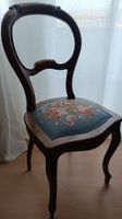 Antiker Stuhl mit Rosenmuster - Einzigartiges Design