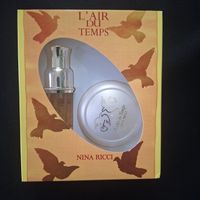 Nina Ricci L'Air du Temps Geschenkset mit Parfum und Seife.