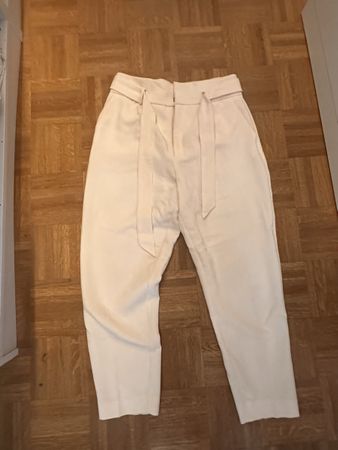 MANGO Bundfaltenhose, creme, Gr. 40, neuwertig
