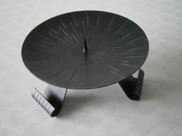 Schwarzer Kerzenständer aus Metall