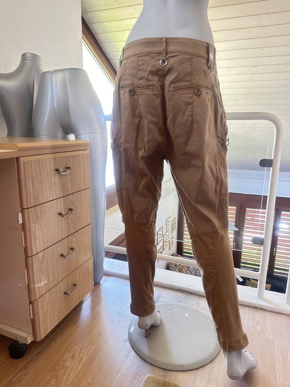 High Pantaloni: Exklusive Hose von HIGH – Usato da Neuhausen venduto da Lechasseur 1