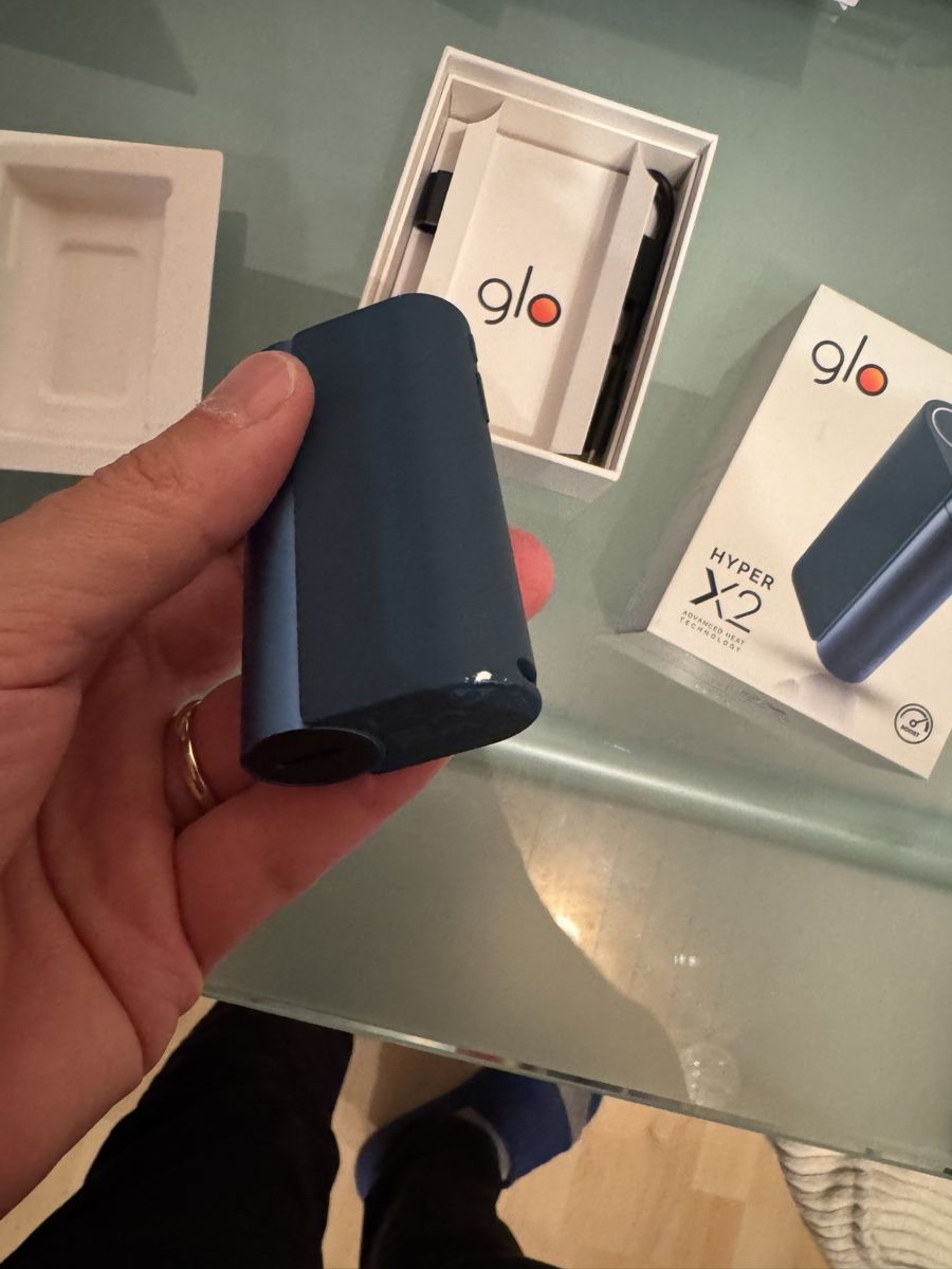 Glo Altri Prodotti per fumatori: Glo Hyper X2 Tabakerhitzer dunkelblau mit Zubehör – Usato da Cham venduto da Svetlana30 1