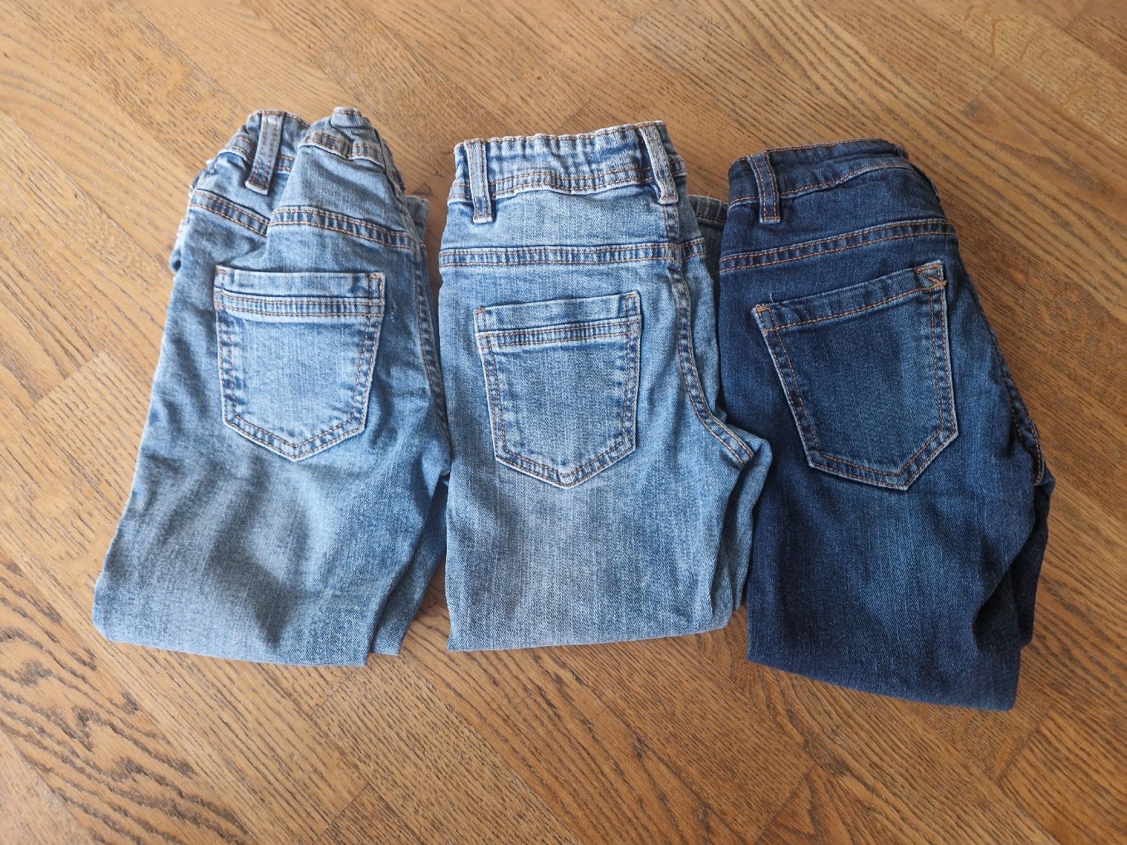 Lotti & Set di vestiti: Jeans Kinder 3er Set Grösse 104/110 – Usato da Habsburg venduto da Habsburg87