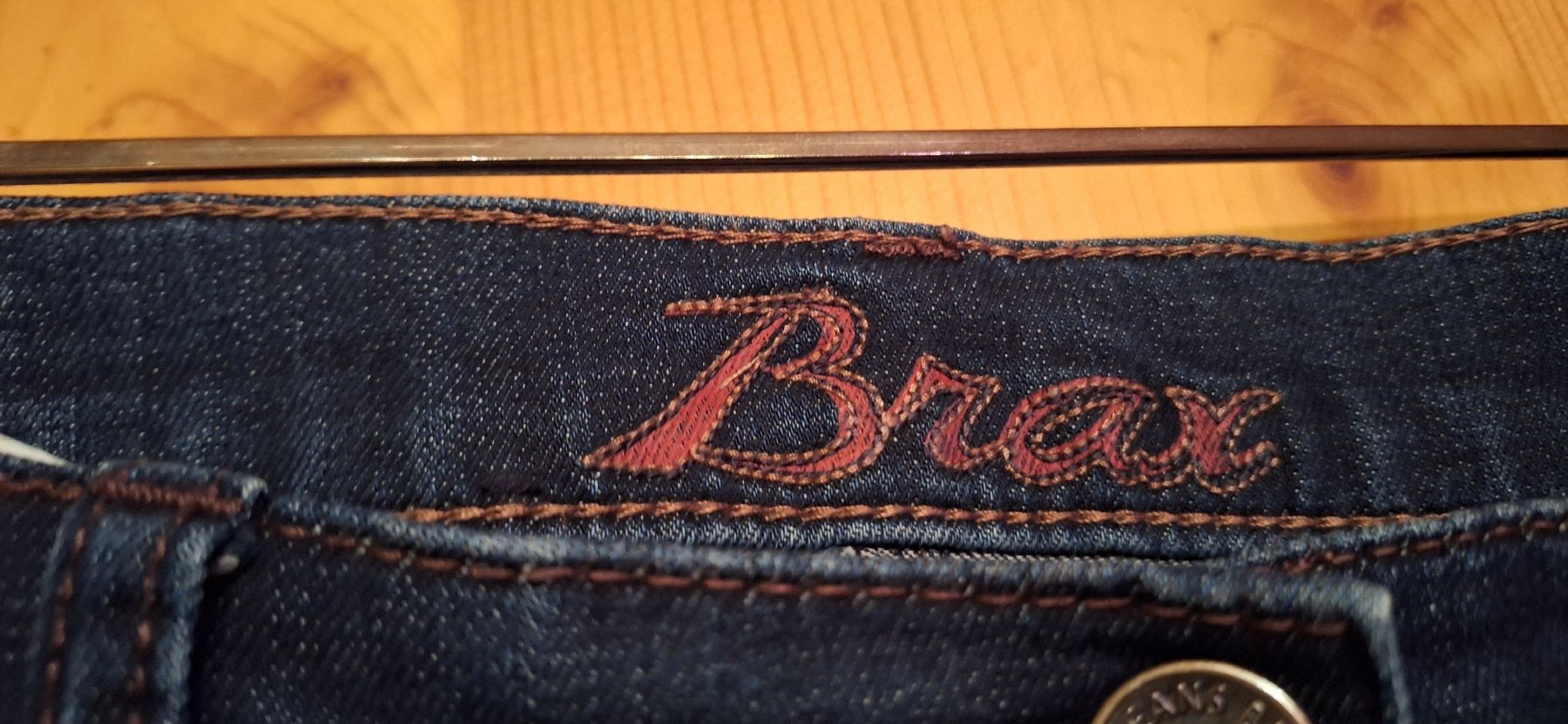 Brax Jeans: Brax Damen Jeans Gr. 40 L – Usato da Männedorf venduto da Livingston 1