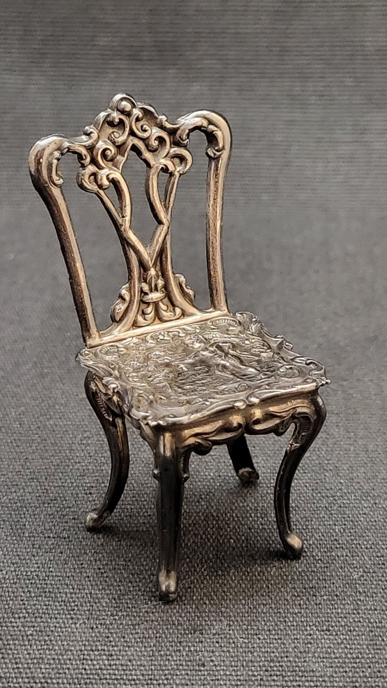 Figuren: MINIATUR-STUHL aus Silber – Gebraucht aus Basel von spinne02