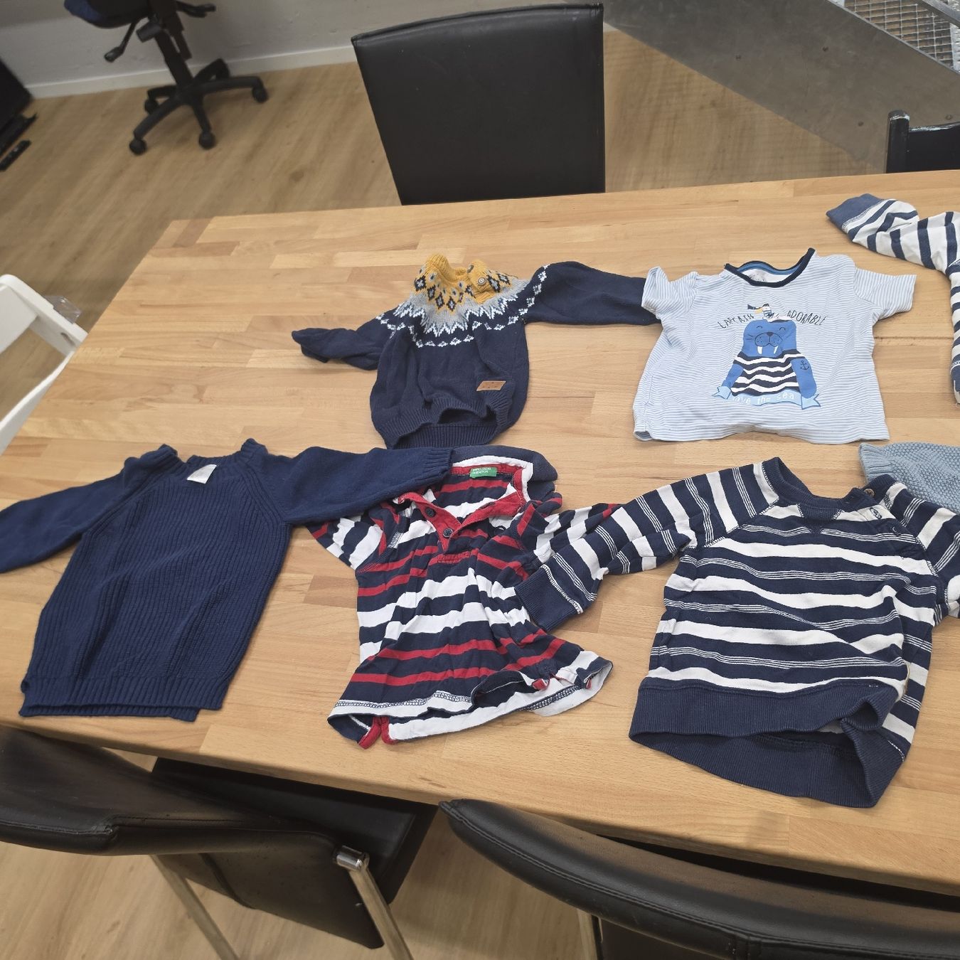 Ensembles coordonnés: Kinderkleider-Paket Gr. 80 – Hosen, Pullover & Shirts – D'occasion à St. Gallen par baenziger27 1