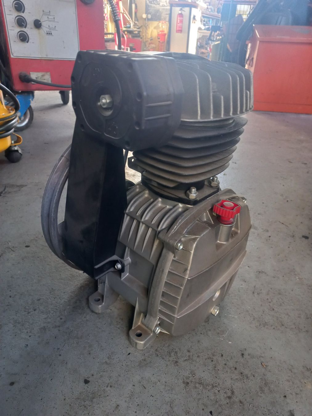 Compressori: 1- Zylinder Pressluft - Kompressor / Luftkompressor neu – Nuovo (secondo la descrizione) da Dulliken venduto da mopar030 4