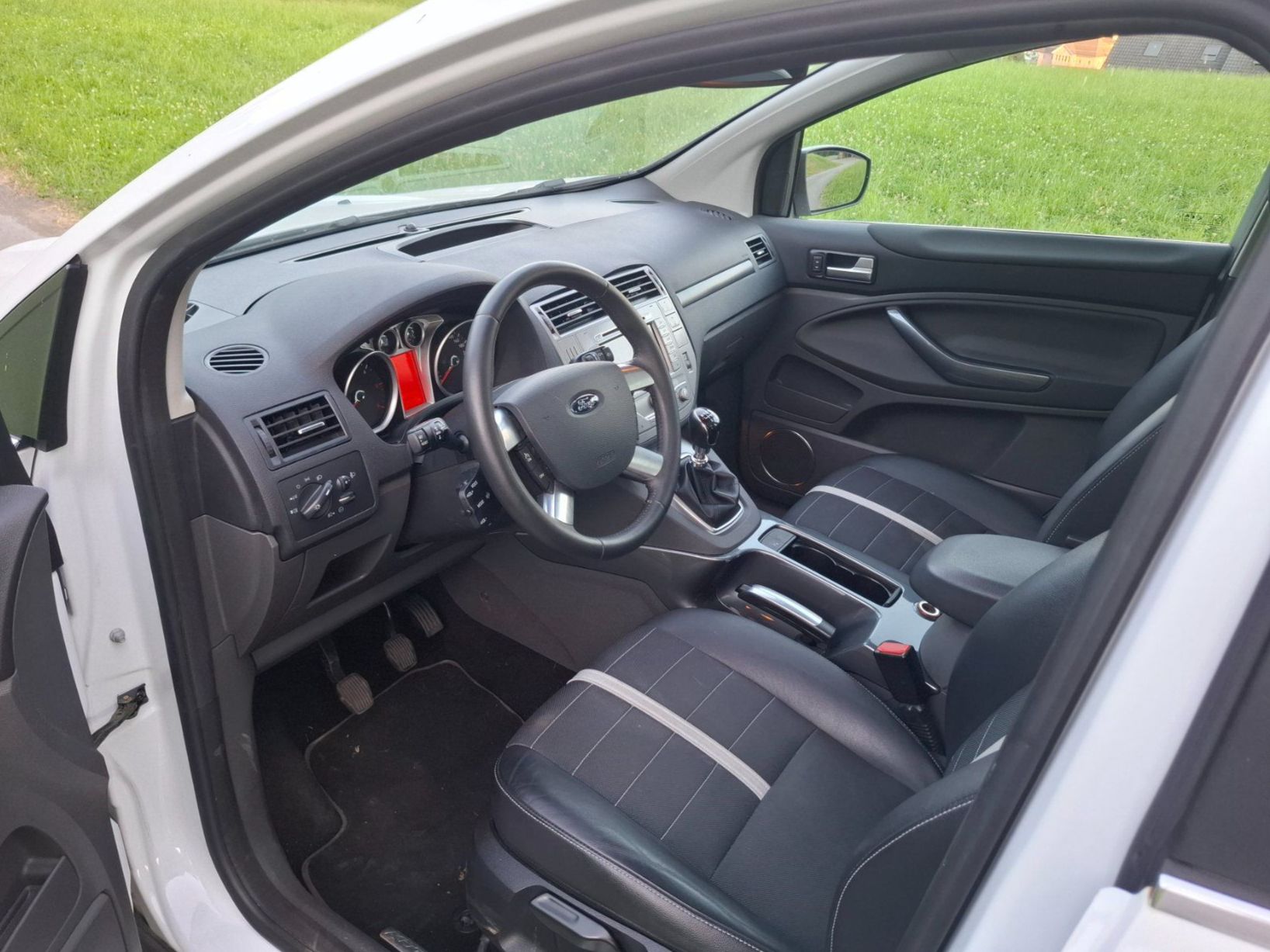Ford Autos: Ford Kuga 2.0 TDCi 4x4 – D'occasion à steinen par frosch079 5