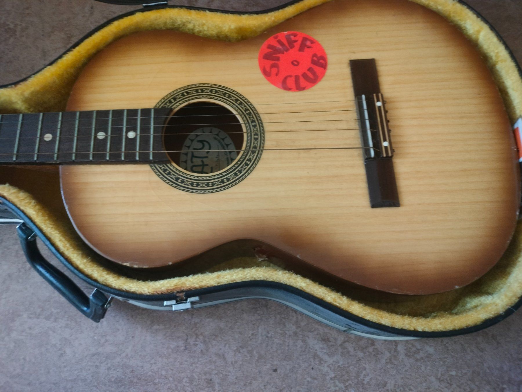 Musikinstrumente: Guitare – Defekt aus Chavannes-près-Renens von martoni6 3