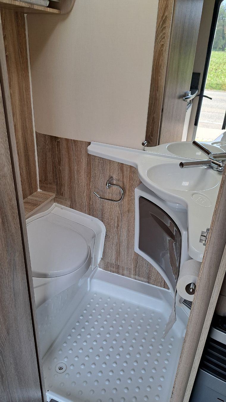 Sterckeman Camping Fahrzeuge: Wohnwagen STERCKEMAN Starlett 330 CP – Gebraucht aus Derendingen von Ohridnews 5