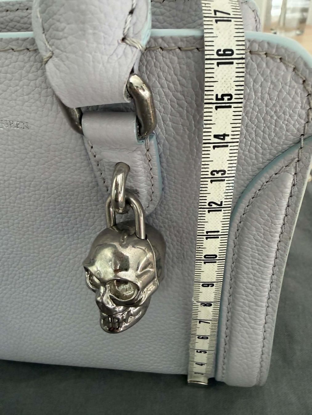 Alexander Mcqueen Taschen für Damen: Alexander McQueen Handtasche – Gebraucht aus Liestal von aarroon 3