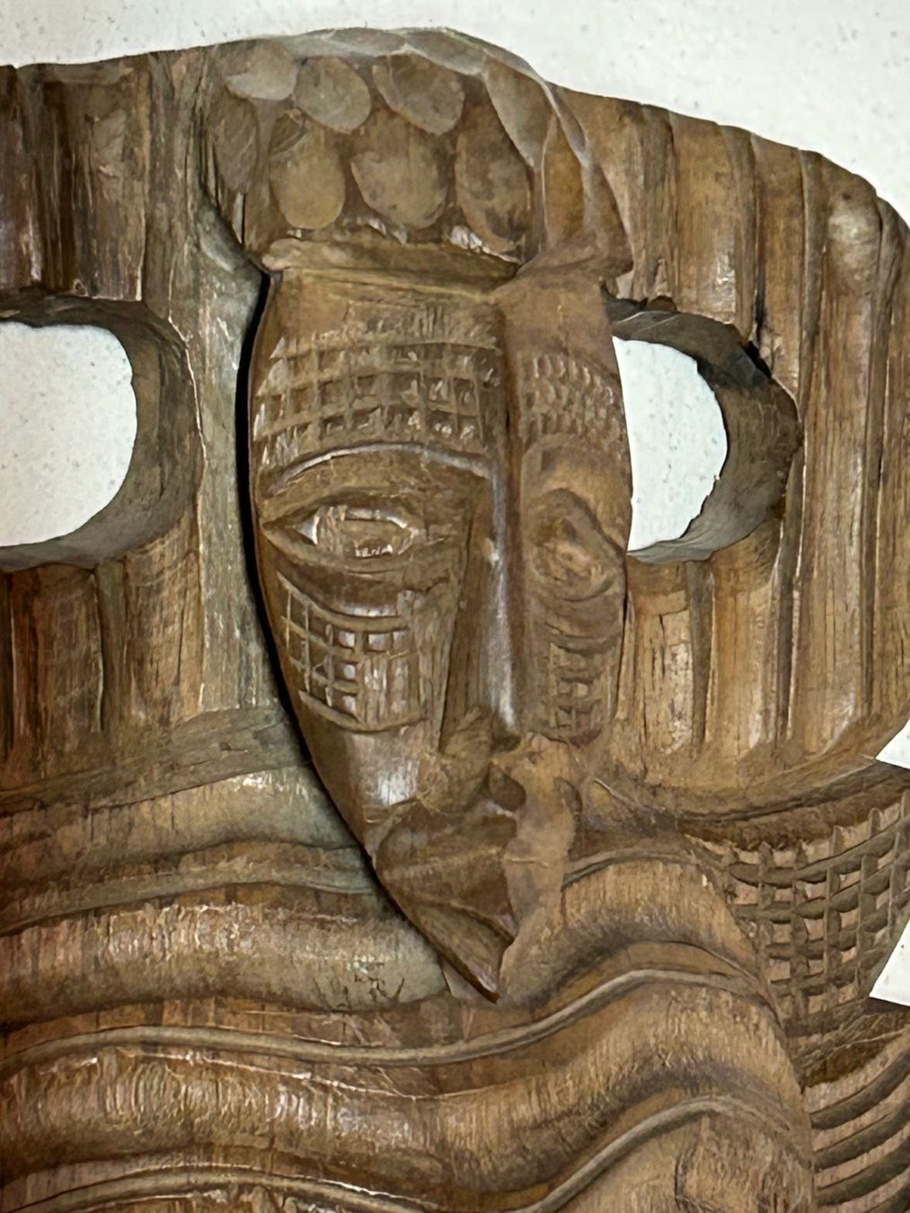 Internationale Kunst: Afrikanische Holzmaske aus Madagaskar – Neu (gemäss Beschreibung) aus Rocourt von Vijay02 6