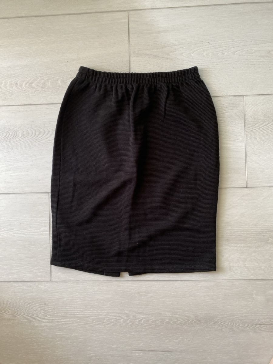 Lotti di vestiti: Kleiderpaket Gr.S (siehe Mass) – Usato da Strengelbach venduto da Bycy 2