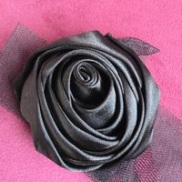 Schwarze Stoff-Rose Brosche, neuwertig, Gothic Accessoire.