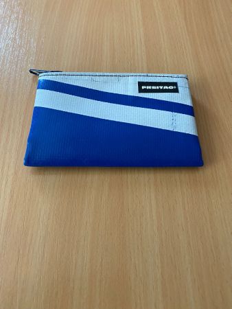 Freitag Portemonaie blau /weiss mit Reissverschluss