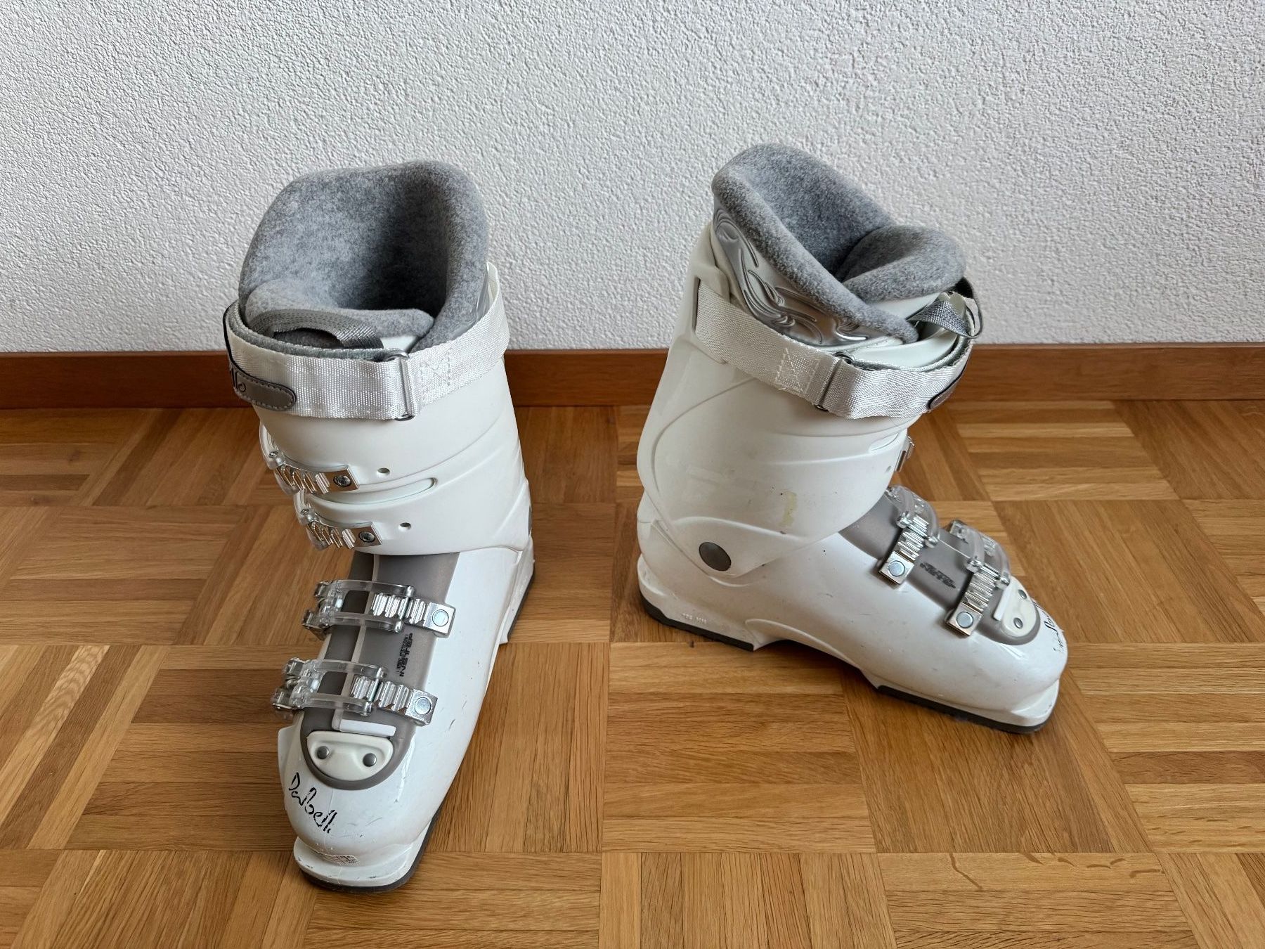 Scarpe da donna: Skischuhe Dalbello Grösse 39.5 – Usato da Effretikon venduto da cavaliere02 1