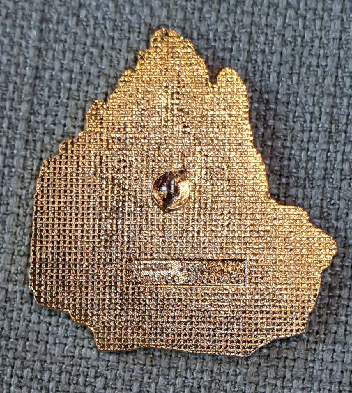 Broschen & Nadeln: I750 Kunst Pin Simone Erni - Kirche Dorf – Gebraucht aus Reinach BL von Boston-Verkauf 1