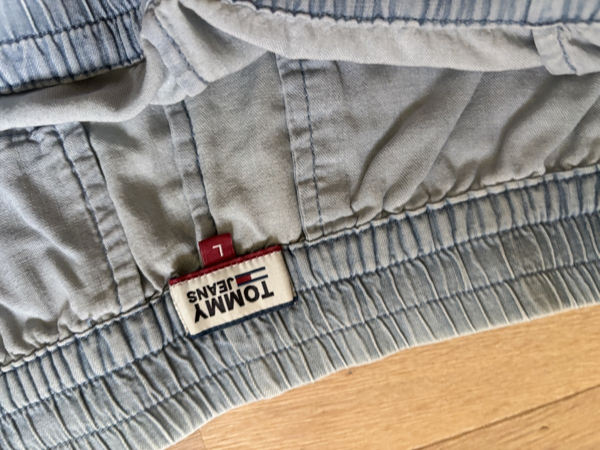 Tommy Hilfiger Pantaloni: Tommy Jeans Shorts Damen Grösse L Hellblau – Usato da Andelfingen venduto da Niki214 2