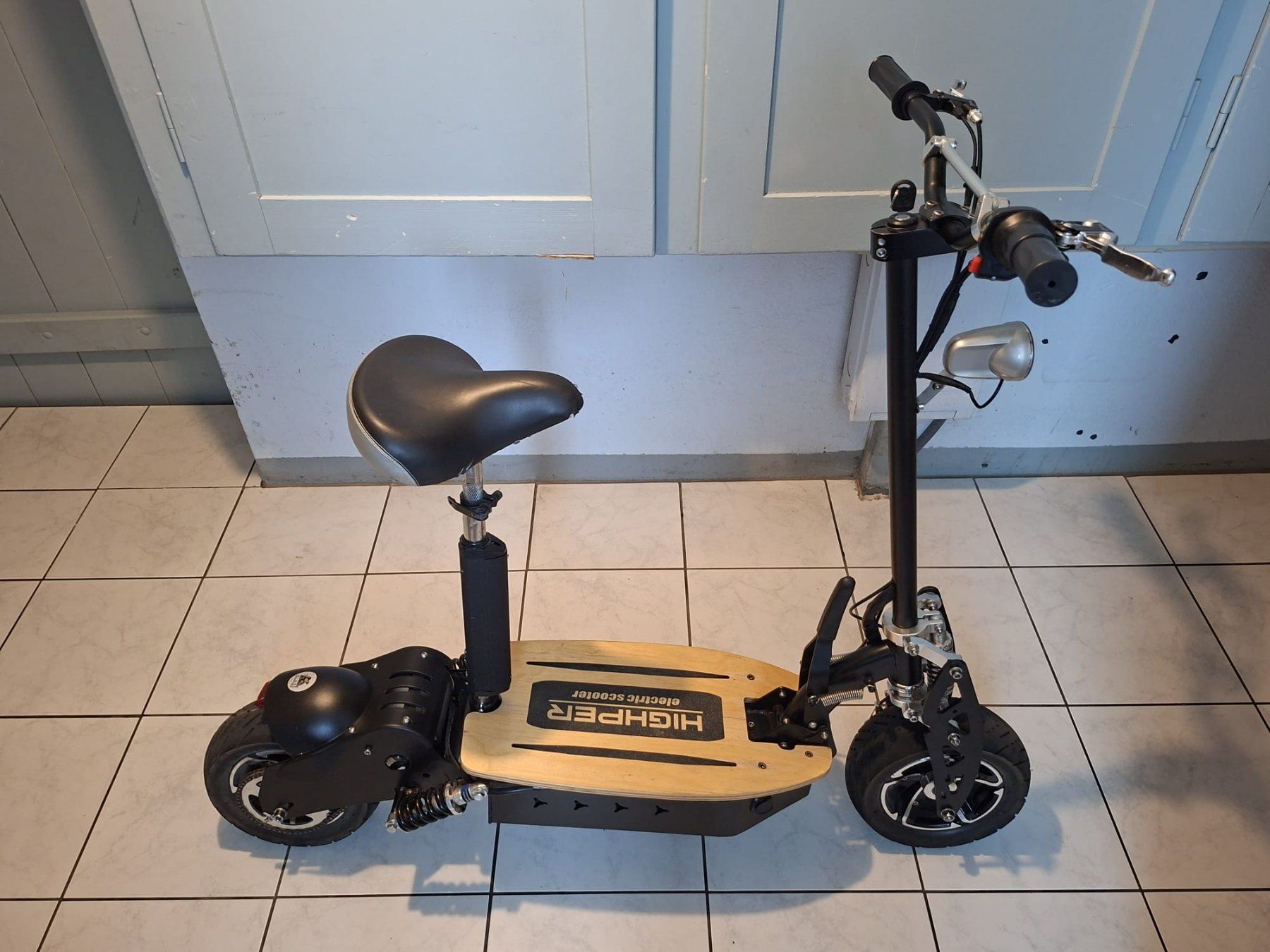 Scooter: E-Scooter HIGHPER Elektroroller mit Sitz guter Zustand – Usato da Lyss venduto da van_td8t