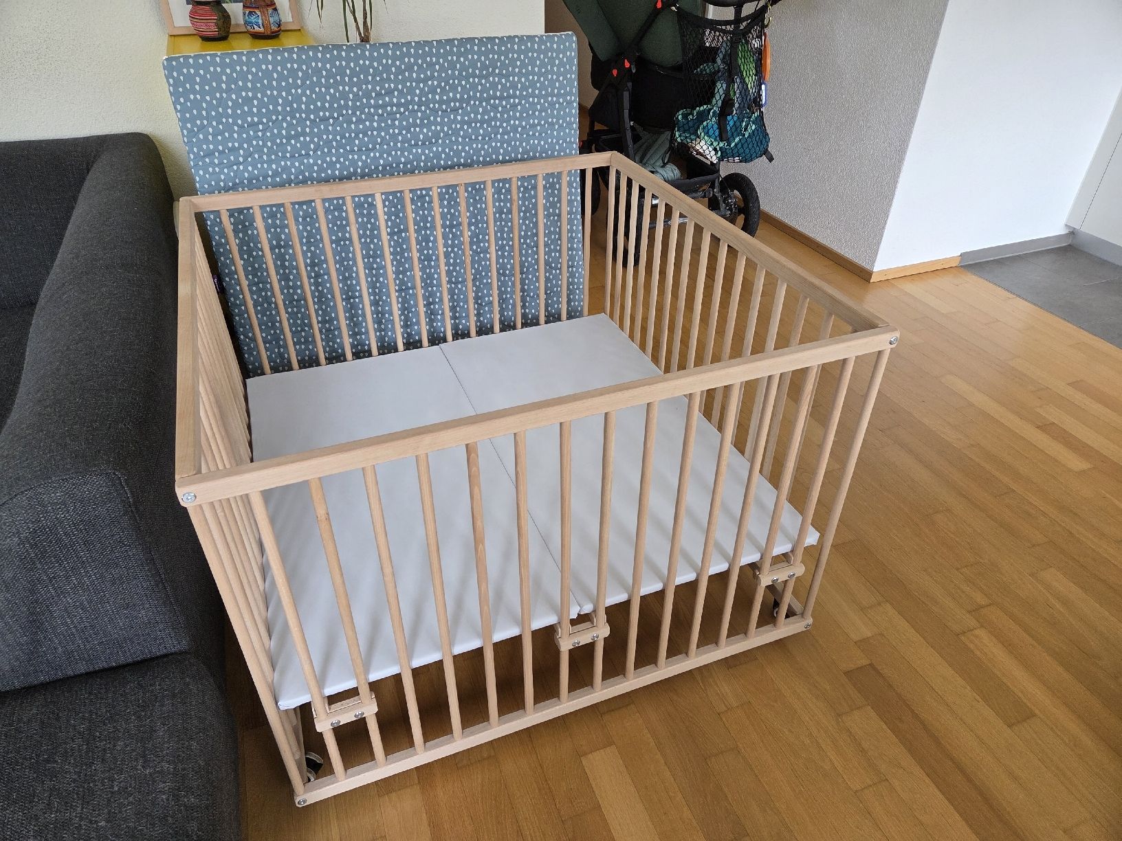 Box & Barriere di sicurezza: Laufgitter inkl. Matratze 100x100 – Usato da Zürich venduto da LeCaZh
