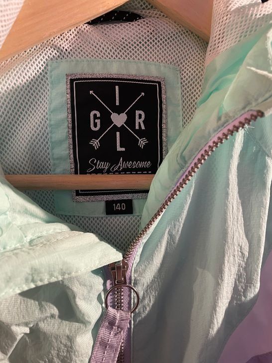 Jacken & Mäntel: Mädchen Windjacke Regenjacke 140 Stay Awesome – Gebraucht aus Bergdietikon von antovale 1