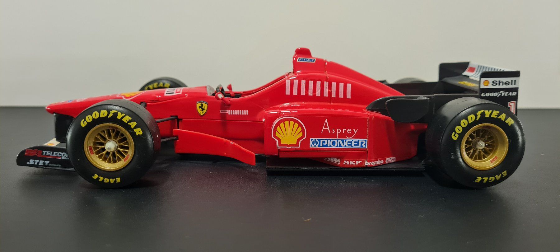 Ferrari Modellini d'auto: F1 Ferrari F310 mit der Nr. 1 – Usato da Bischofszell venduto da Bischou