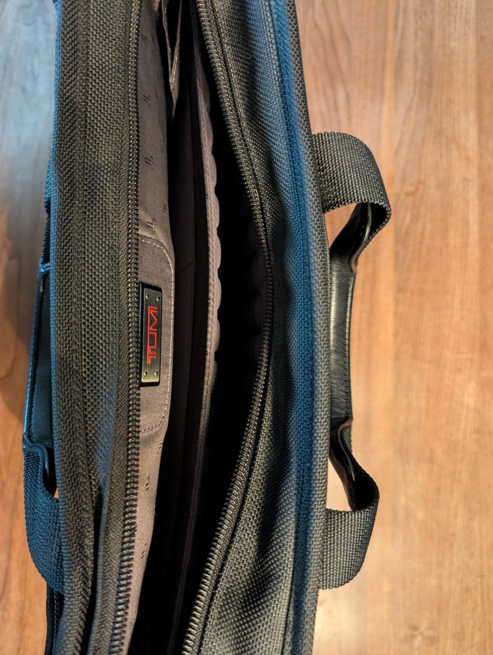 Tumi Borse: Laptop-Tasche Tumi – Nuovo (secondo la descrizione) da Cham venduto da Pelz76 1