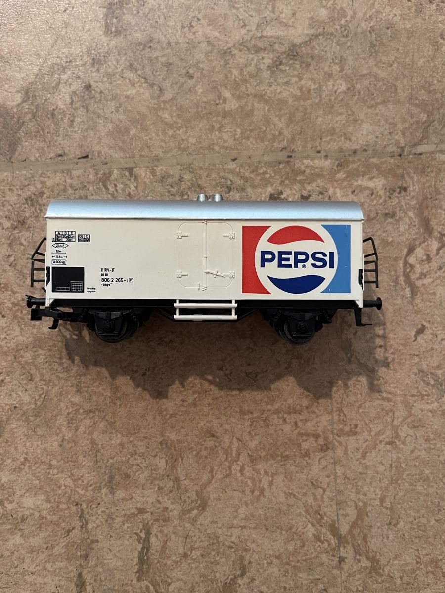 Märklin Modellini di ferrovie: Pepsi und Bitburger Bierwagen Märklin h0 – Usato da Oftringen venduto da PhilBraMan 1