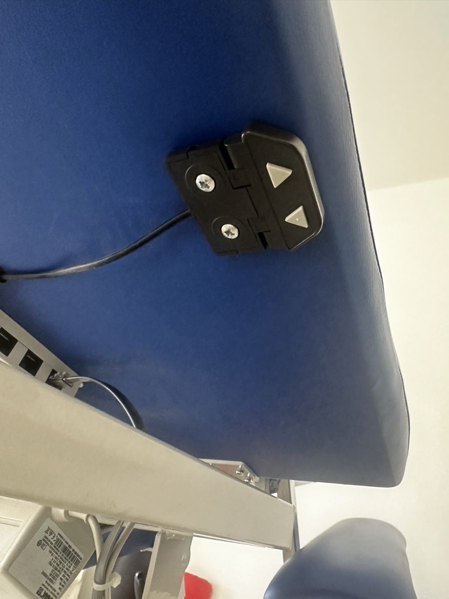 Sedie a sdraio: Behandlungsliege Manumed elektrisch blau gebraucht – Usato da Chur venduto da Lungos72 2